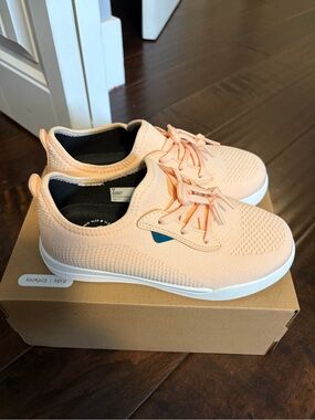 Vessi Kids Weekender Sneakers - Soft Peach & White